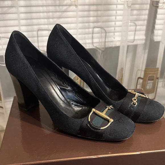 Gucci Black Women\'s Heels with Gold Accent